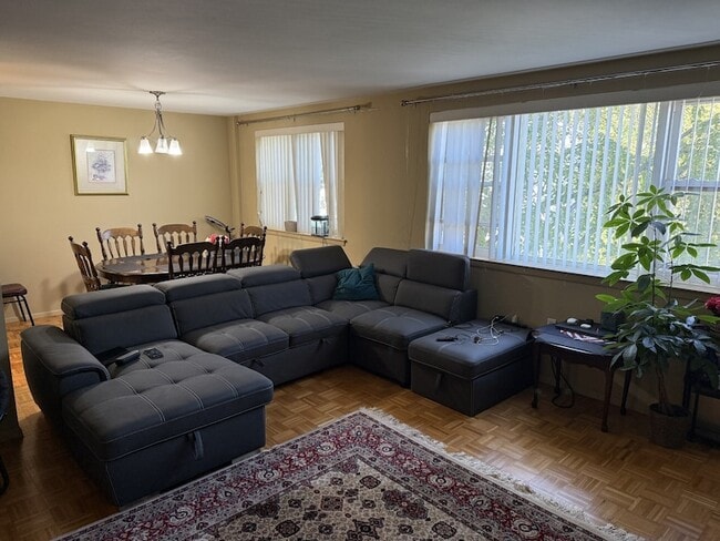 Photo - 893 Farmington Ave