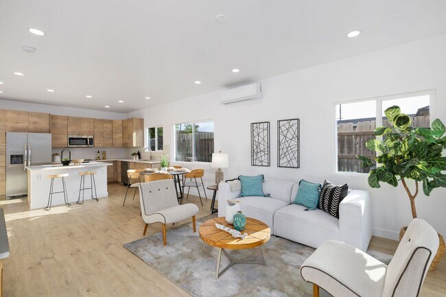 4628 Derrick Dr