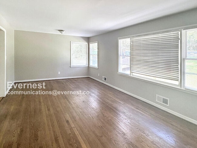 Photo - 2616 Wood Dr NE