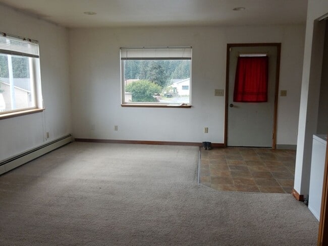 Photo - 1514 Lynden Way