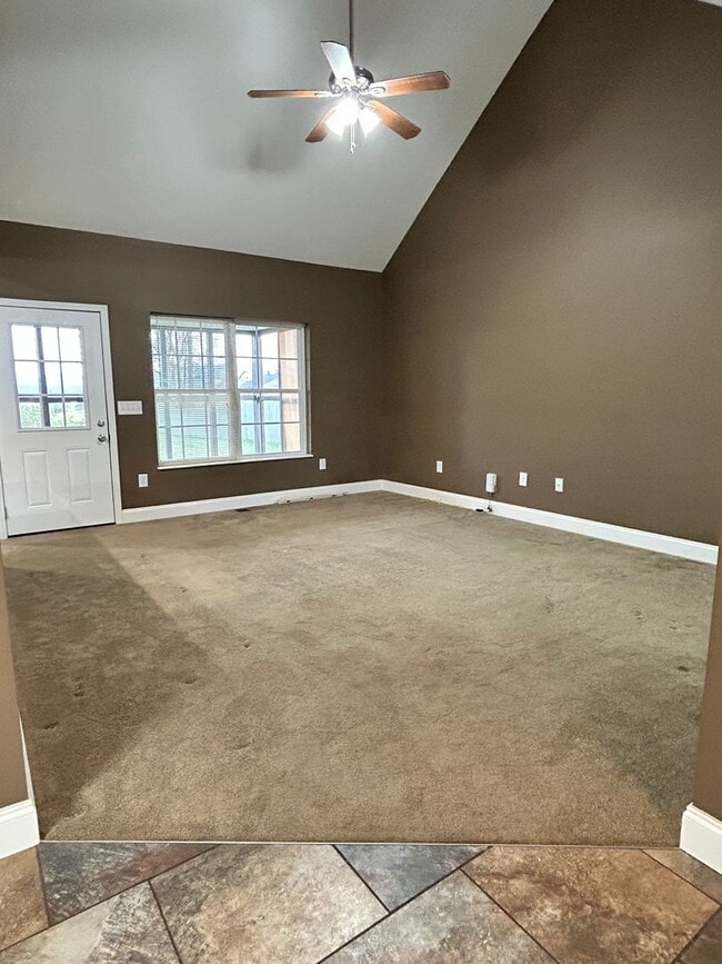 Photo - 310 Oak Vista Dr