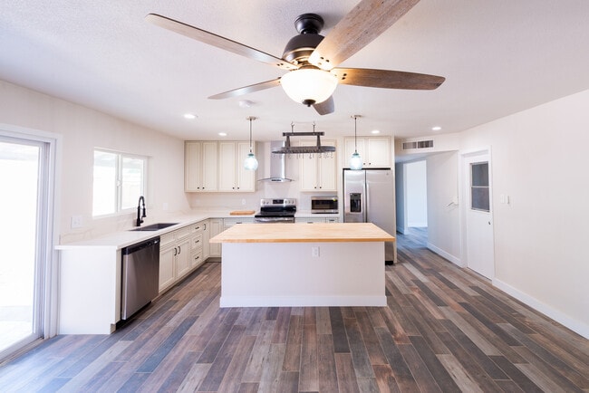 Photo - 2607 S Jentilly Ln