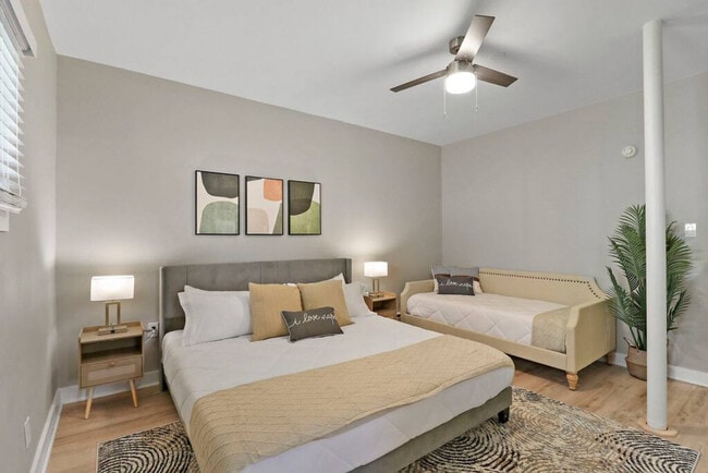 Photo - 5015 Main St Unidad ID1366954P