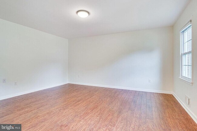 Photo - 4809 Tabard Pl