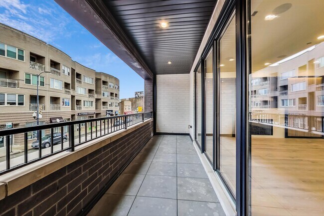 Photo - 4920 N Lincoln Ave Condo