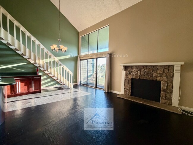 Photo - 144 W Rockrimmon Blvd