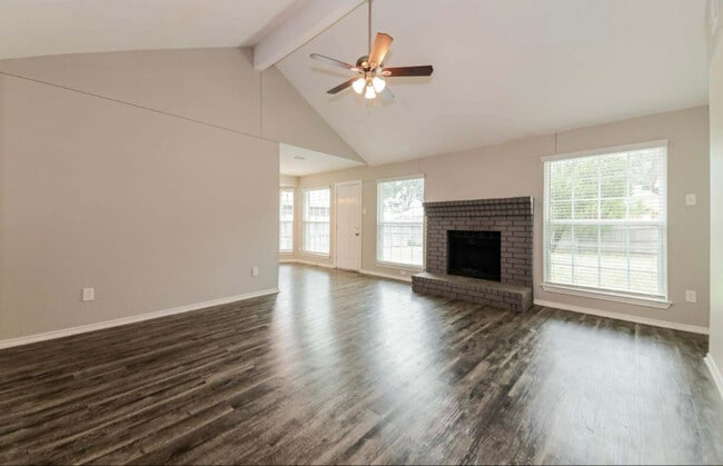 Photo - 611 Hanover Dr