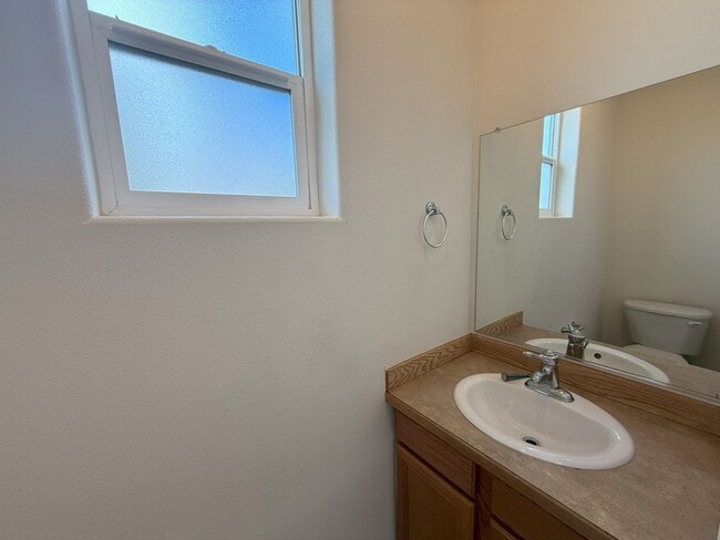 Photo - FANTASTIC 3 BEDROOM AND 2.5 BATHROOM TOWNHOUSE IN REDMOND!