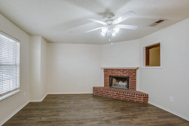Photo - 2709 110th St