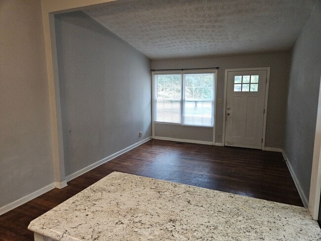 Photo - Renovated Marietta Bungalow Casa