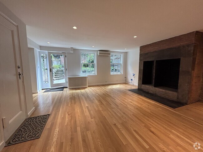 Building Photo - West 20th - 3 BD 2BA  Duplex-  11Ft Ceilin... Rental