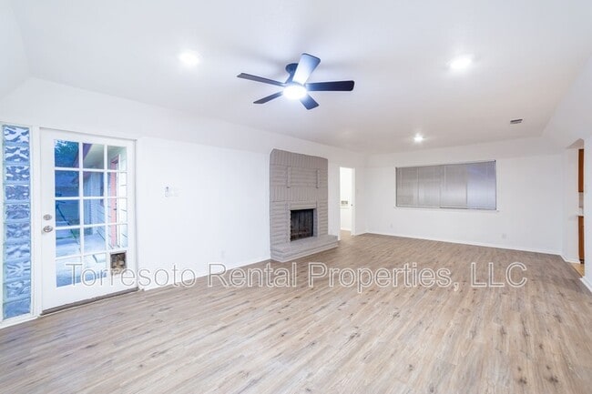 Photo - 309 Royal Dr