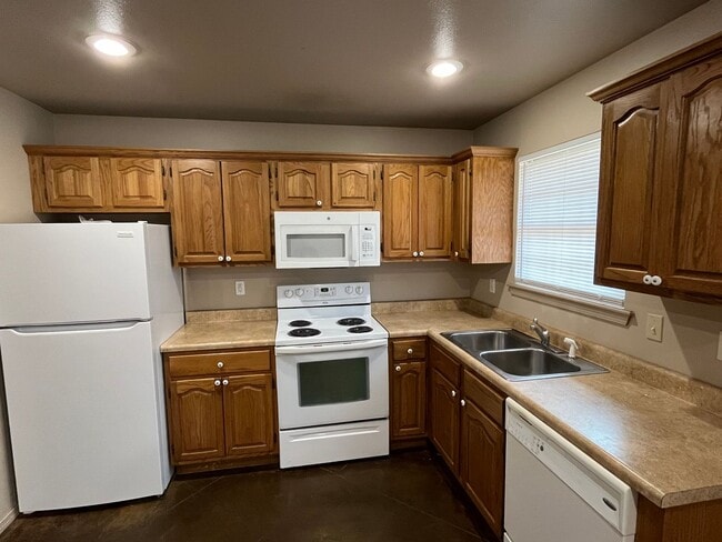 Photo - 1123 E 13th St Unit D