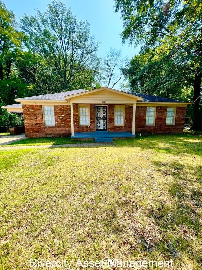 Building Photo - READY FOR MOVE IN!!!!