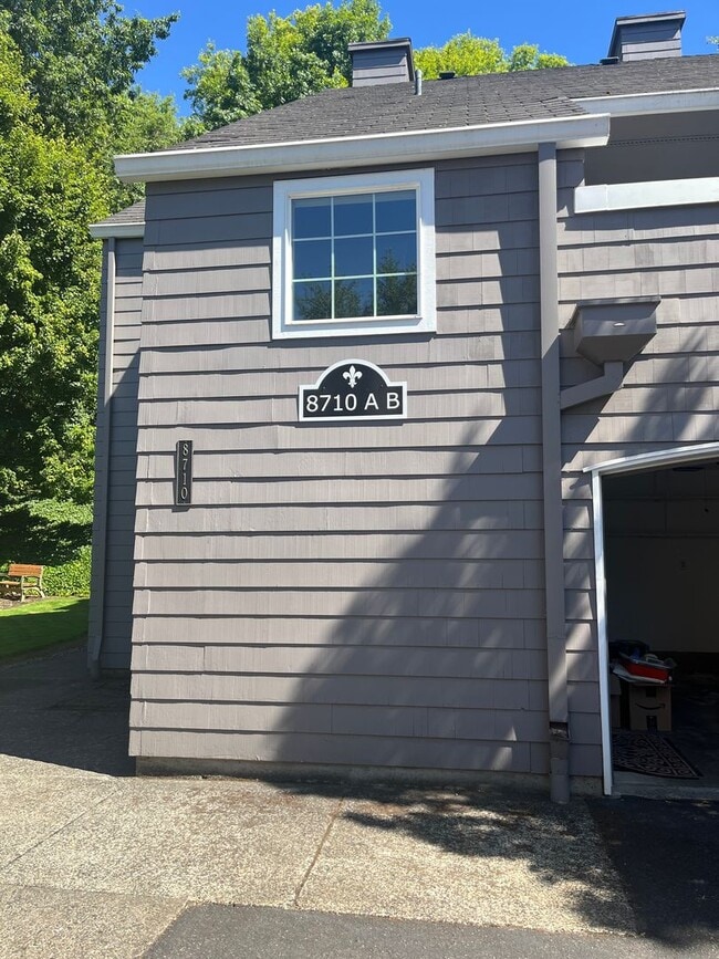 Charbonneau Area- Spacious upstairs unit - Charbonneau Area-  Spacious upstairs unit Condo Unit A
