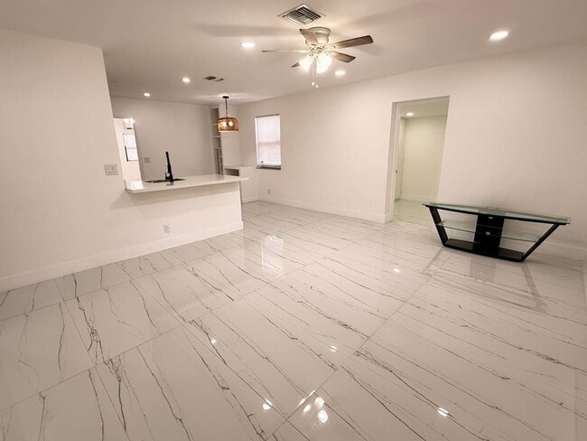 Photo - 4088 SW 51st St Unit 1