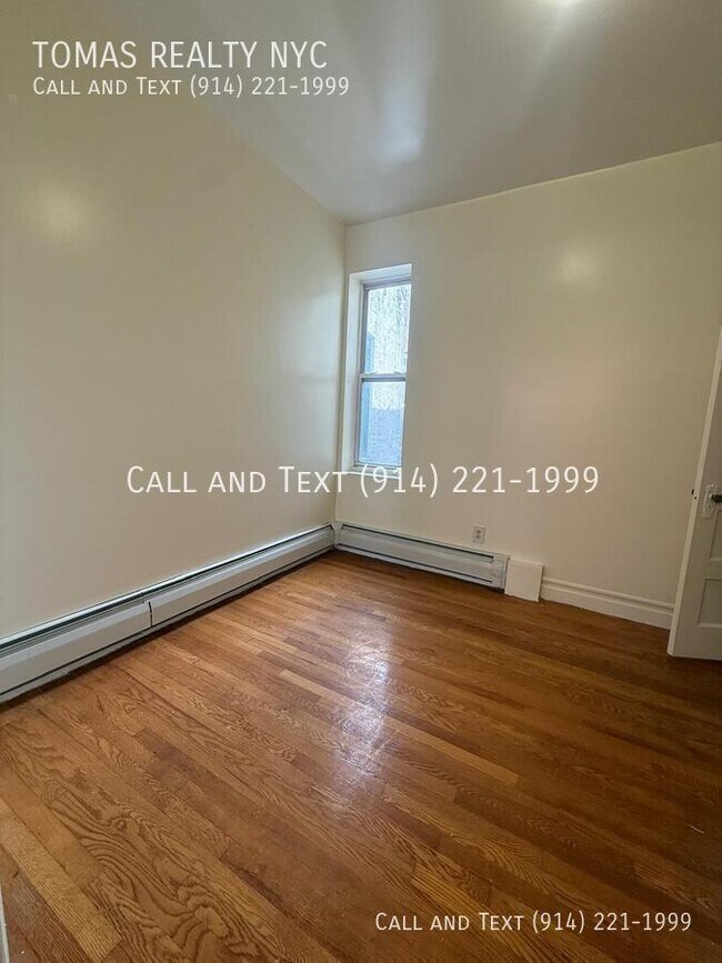 Photo - 775 E 233rd St