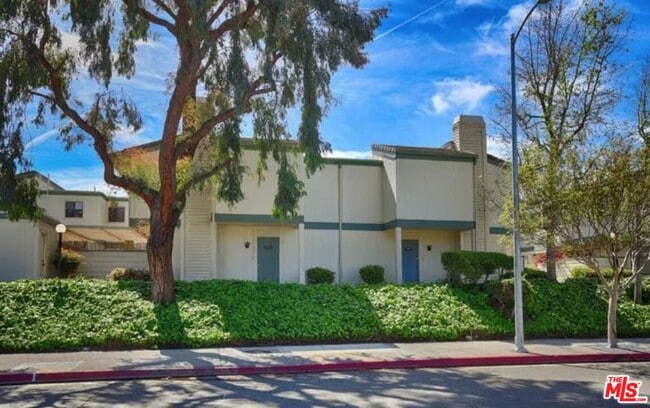 Building Photo - 10574 Sunland Blvd Rental