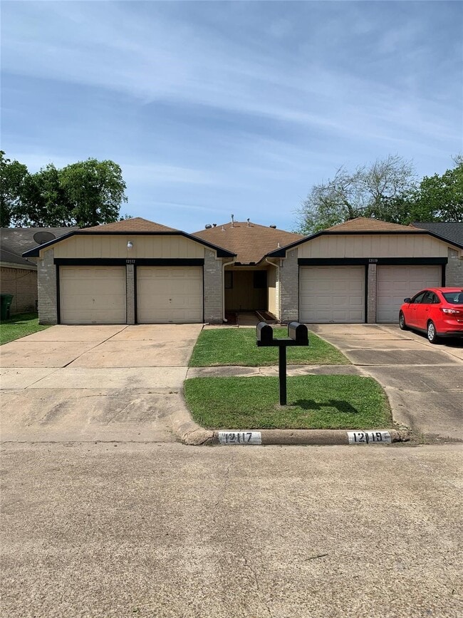 Building Photo - 12119 Tambourine Dr