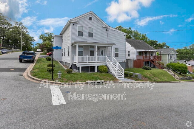 Building Photo - 5415 Brenner St Unit B Rental