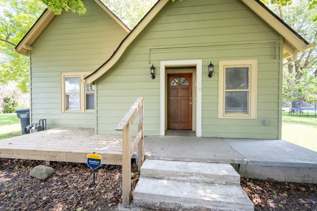 Building Photo - 433 N Randall St