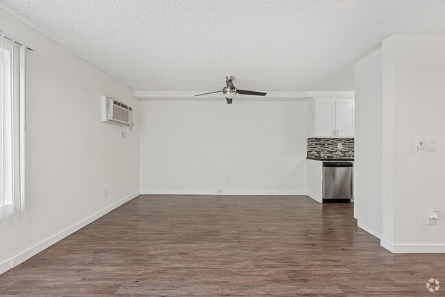 1BR, 1BA - 720SF - Dining Room