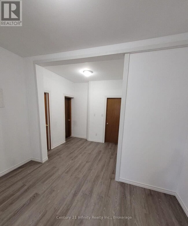 Photo - 555 Ritson Rd S