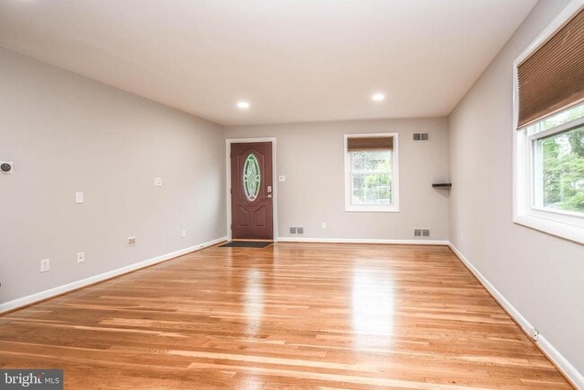 Photo - 3709 Lawrence Ave