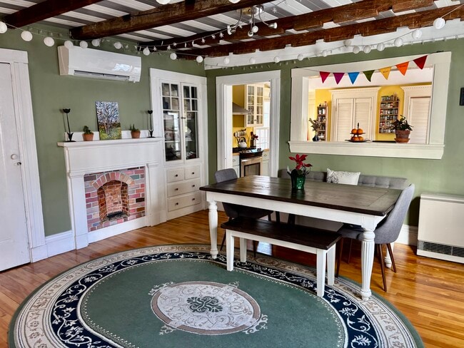 Photo - 272 Danforth St