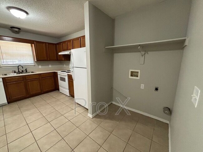 Photo - 3409 SW Victoria Pl Unit Apt 2