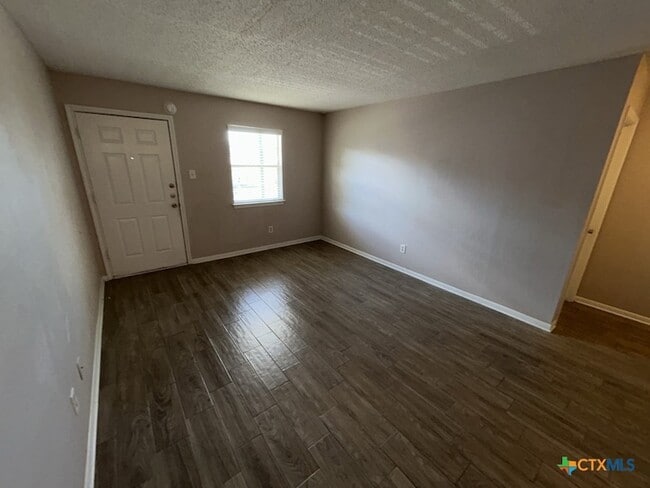 Photo - 105 E Reagan Ave