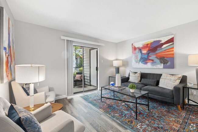 A2 Deluxe 1BR, 1BR - 643SF - Living Room