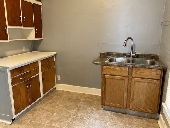 Photo - 1807 Hale Ave