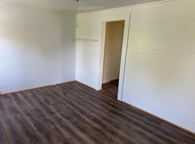 Photo - 27 Dekay Rd Apartment Unit #B