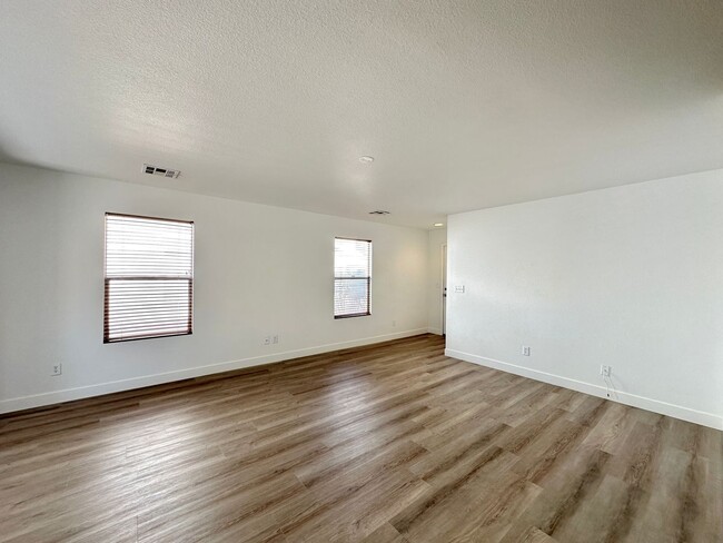 Photo - RUSSELL LINDELL