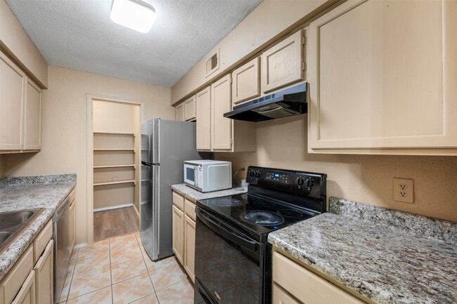 Photo - 9700 Leawood Blvd Unidad True