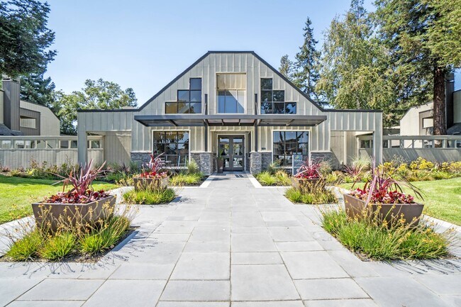 Building Photo - Evergreen Heights