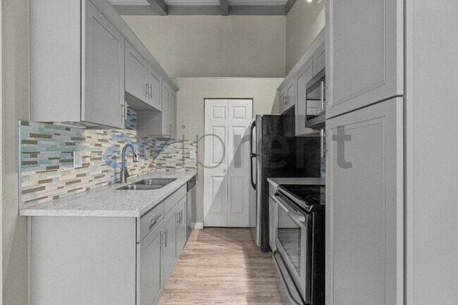 Photo - 2020 Grant Ave S