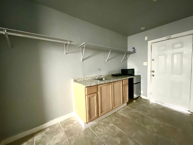 Photo - ALL BILLS PAID!!! Convenient Studio Unit!