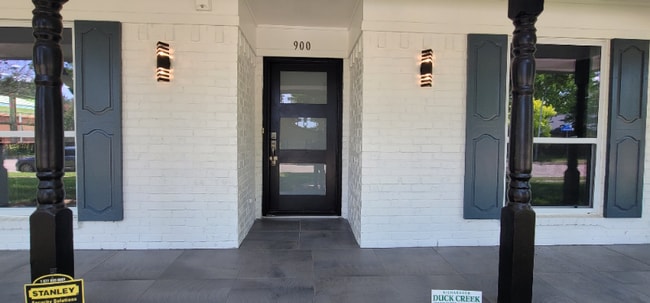 Photo - 900 Westminster Dr