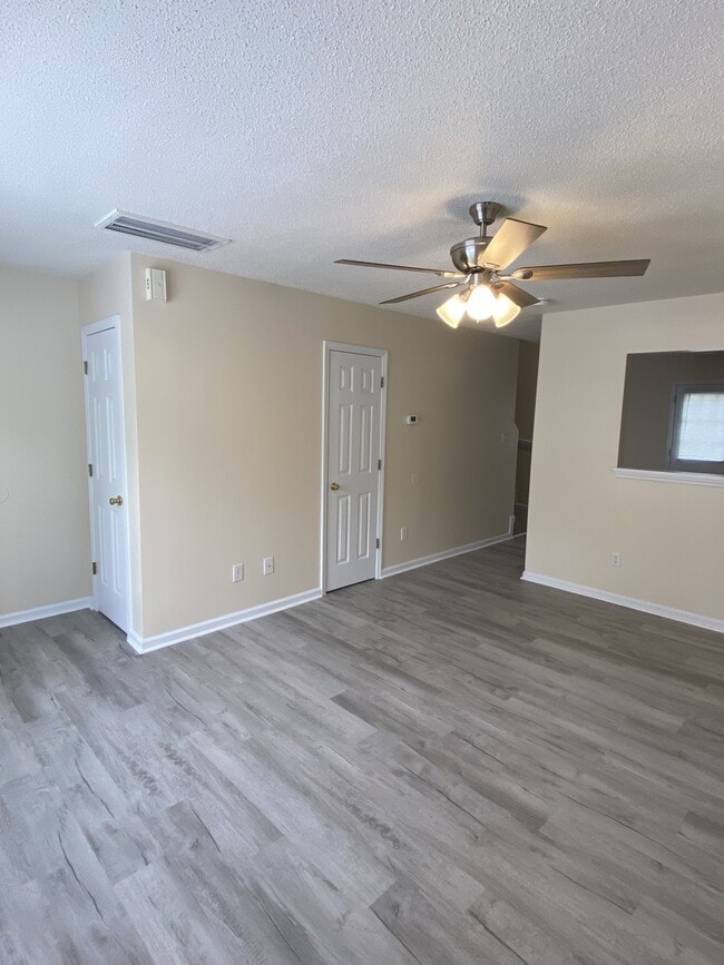 350 Bracken Pl