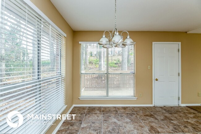 Photo - 606 Woodstone Rd