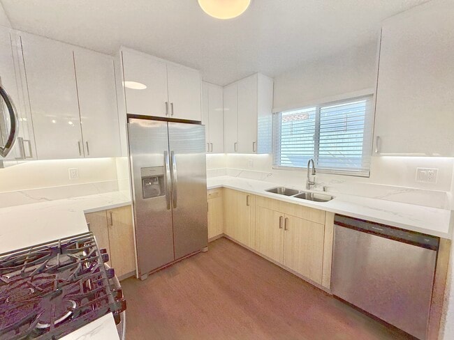 Photo - 231 California Ave Unidad 1056