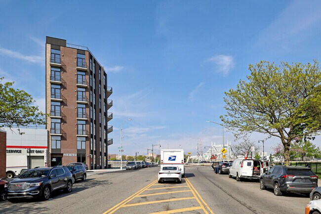 Context - 101 Macombs Place