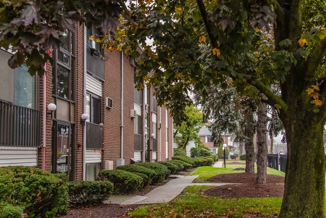 Building Photo - 172 River St Unit B-6