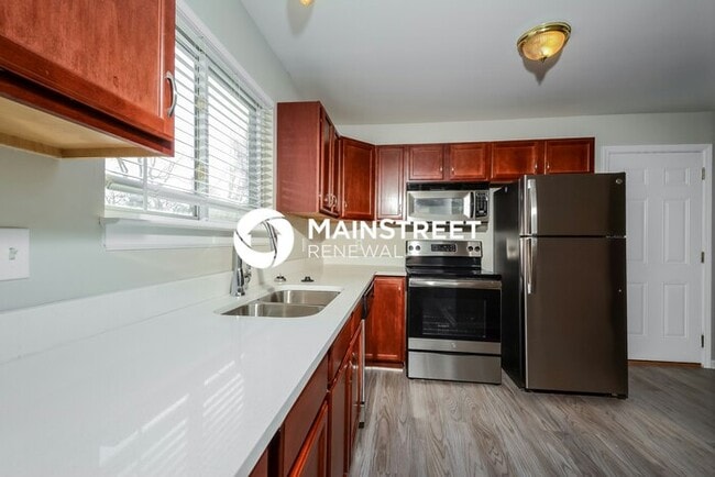 Photo - 3 Bedroom Pet-Friendly Home in St. Louis, MO with Main Street Renewal