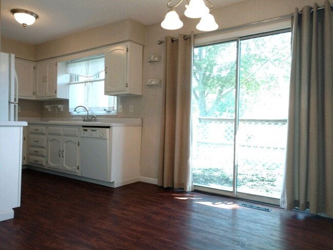 Photo - Charming 4 Bed / 1 Bath Ranch – Now Available!