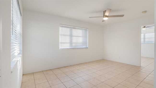 Photo - 709 SE 15th St Unit 1