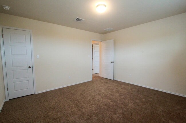 Building Photo - 3651 Sandy Brook Dr