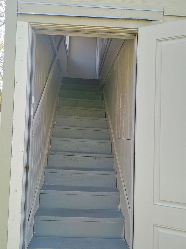 Photo - 3130 Illinois St